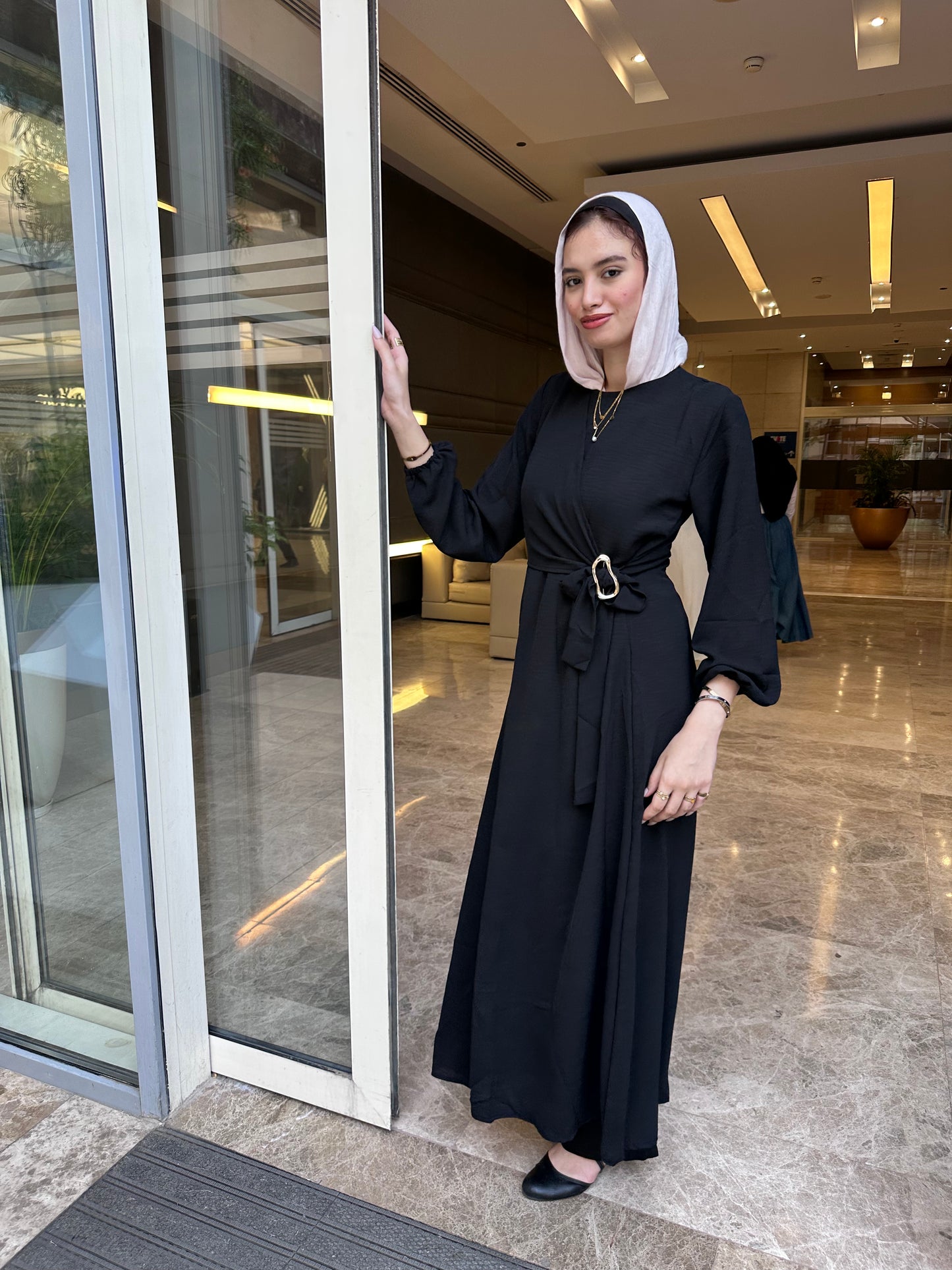 فستان إلينا الأسود