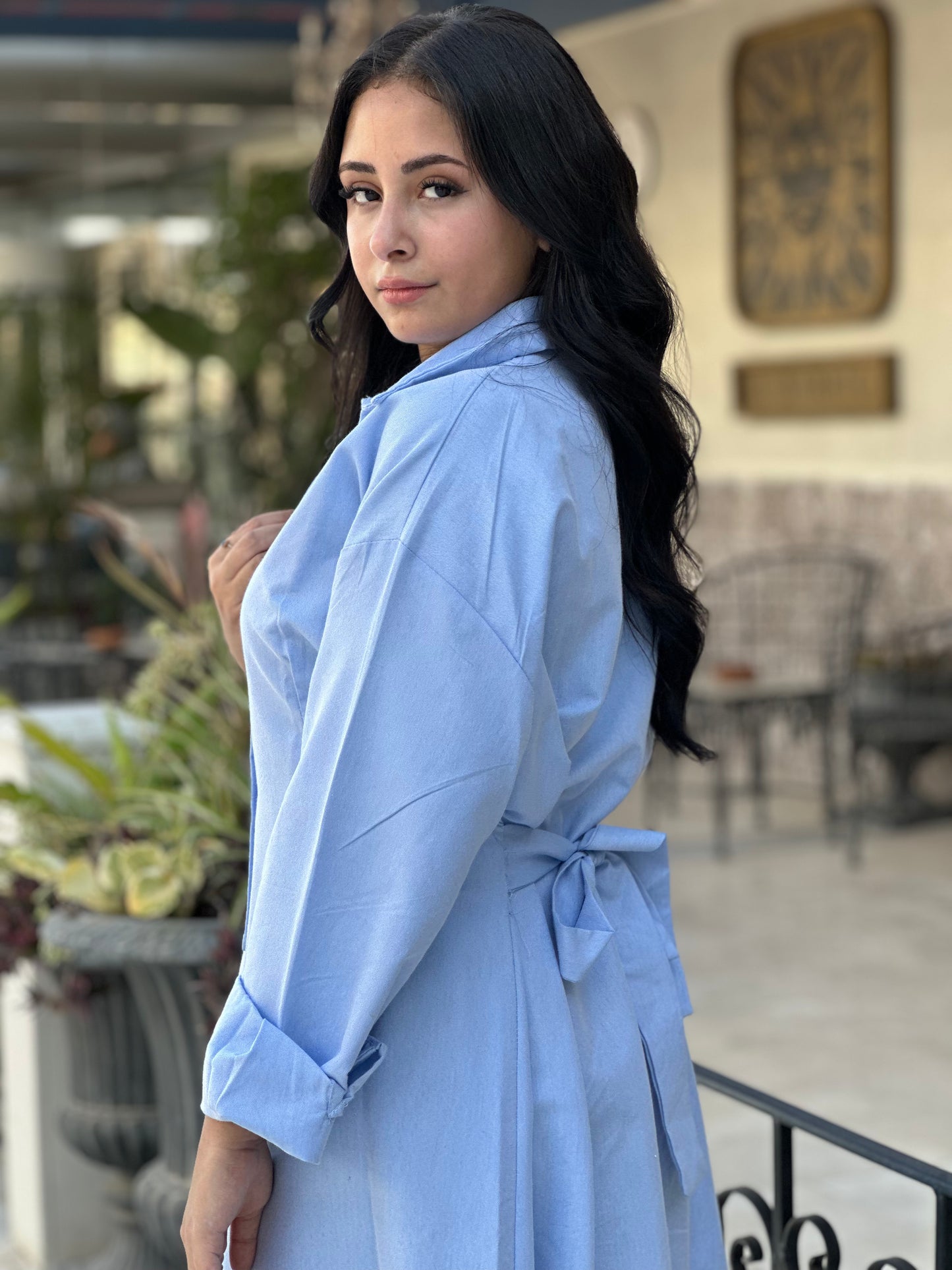 قميص تالا طويل باللون الأزرق الفاتح